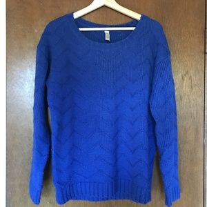Cozy and soft cable knit sweater, blue